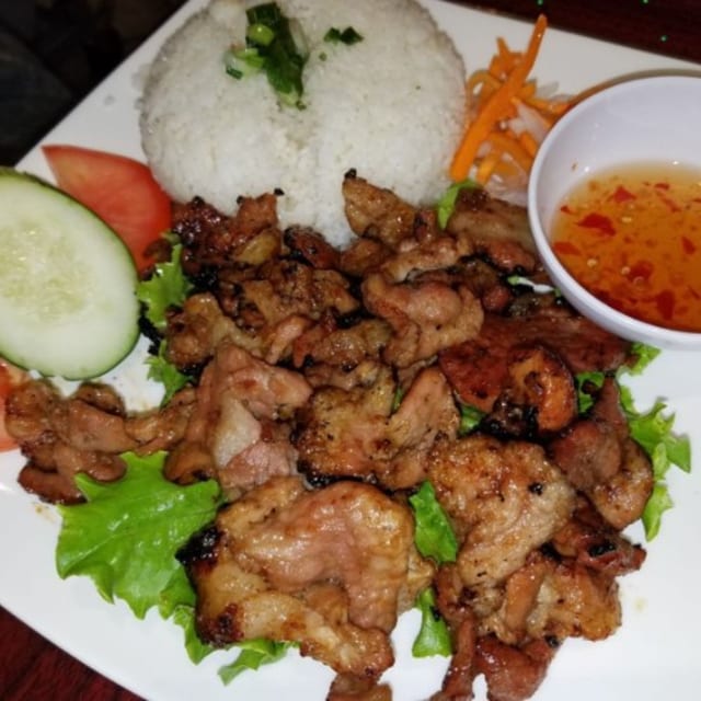 C2- Broken Rice with Grilled Pork.