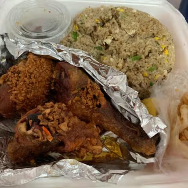 F10- Fried Rice with Fried Chicken Leg in Garlic Fish Sauce.