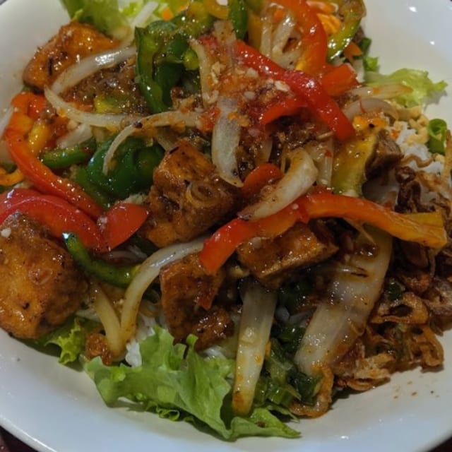 B18- Vermicelli with Stir-Fry Lemongrass Tofu.