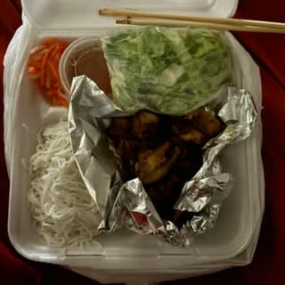 B4- Vermicelli with Grilled Lemongrass Chicken