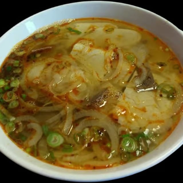 H7- Spicy Noodle Soup with Beef and Pork.