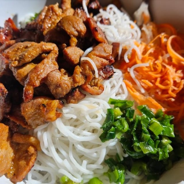 B2- Vermicelli with Grilled Pork.