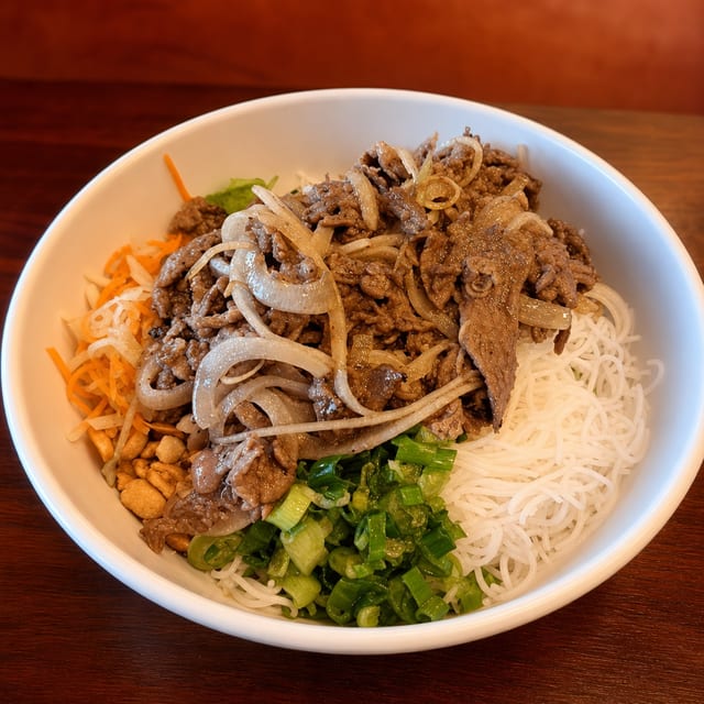 B9- Vermicelli with Stir-Fry Lemongrass Beef.