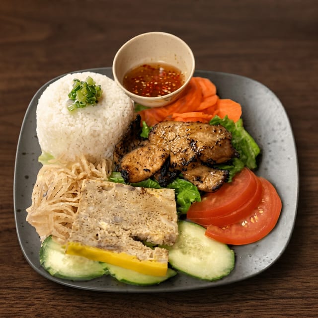 C5- Broken Rice with Grilled Porkchops, Shredded Pork & Shrimp Cake.