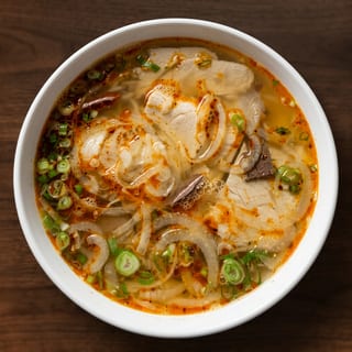 H7- Spicy Noodle Soup with Beef and Pork
