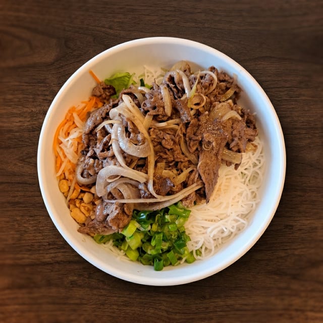 B9- Vermicelli with Stir-Fry Lemongrass Beef.
