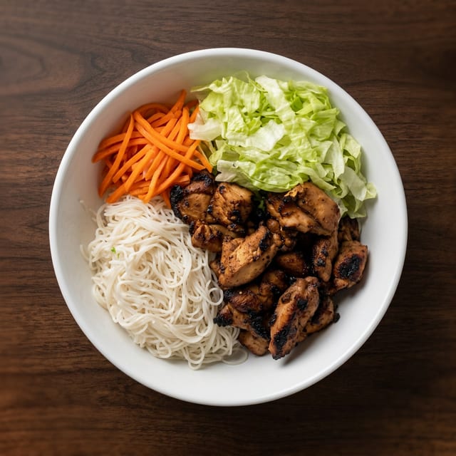 B4- Vermicelli with Grilled Lemongrass Chicken.
